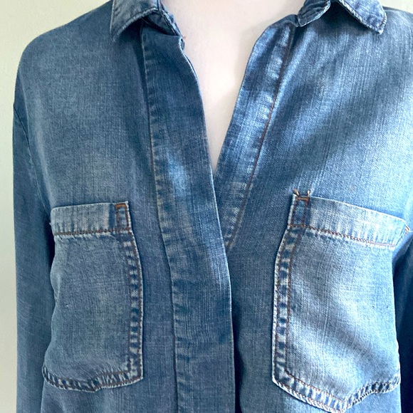 NWOT Anthropologie Cloth and Stone Chambray Button Down Size S - Picture 3 of 8